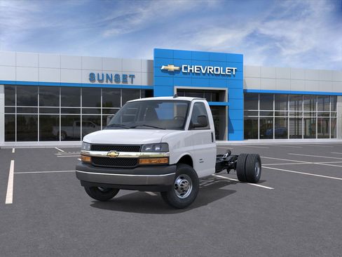 New 2026 Chevrolet Express 3500 w/ Power Convenience Package image 8