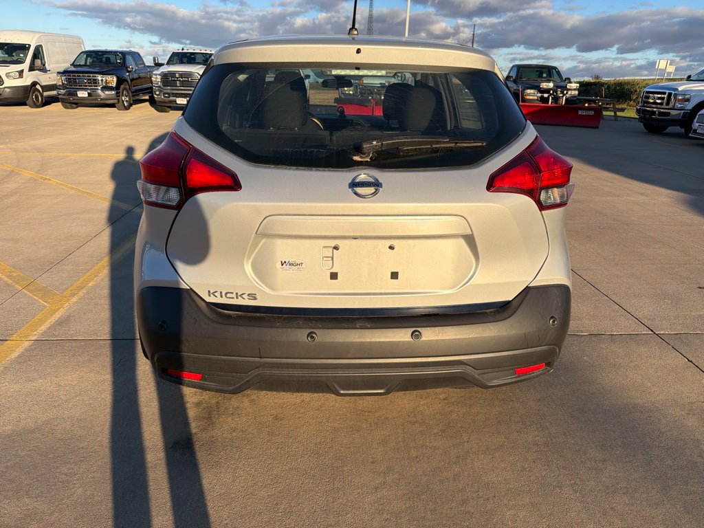 Used 2020 Nissan Kicks S FWD image 4