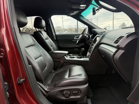 Used 2014 Ford Explorer XLT w/ Equipment Group 202A image 12