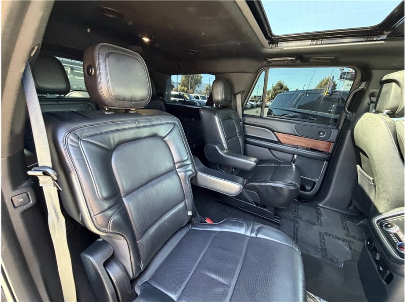 Used 2019 Lincoln Navigator Select RWD image 30