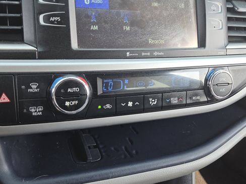 Used 2016 Toyota Highlander LE AWD/4WD image 31
