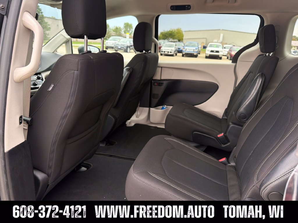 Used 2023 Chrysler Voyager LX FWD image 25
