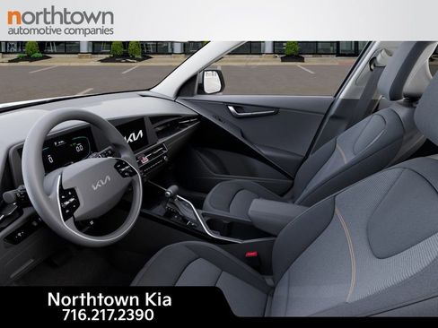 New 2025 Kia Niro LX image 18