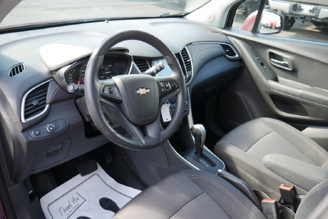 Used 2017 Chevrolet Trax LT FWD image 13