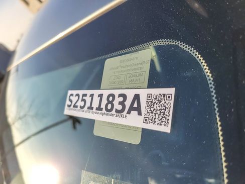 Used 2019 Toyota Highlander XLE image 27