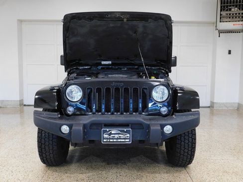 Used 2016 Jeep Wrangler Unlimited Sahara image 17