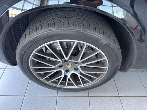 Used 2023 Porsche Cayenne AWD/4WD image 26