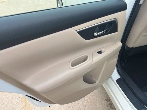 Used 2015 Nissan Altima 2.5 SV w/ Convenience Package FWD image 37