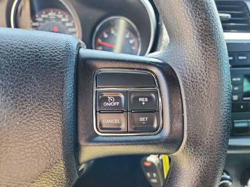 Used 2014 Dodge Avenger SE FWD image 27