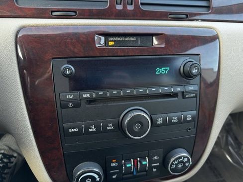 Used 2009 Chevrolet Impala LT w/ Luxury Edition Package image 3