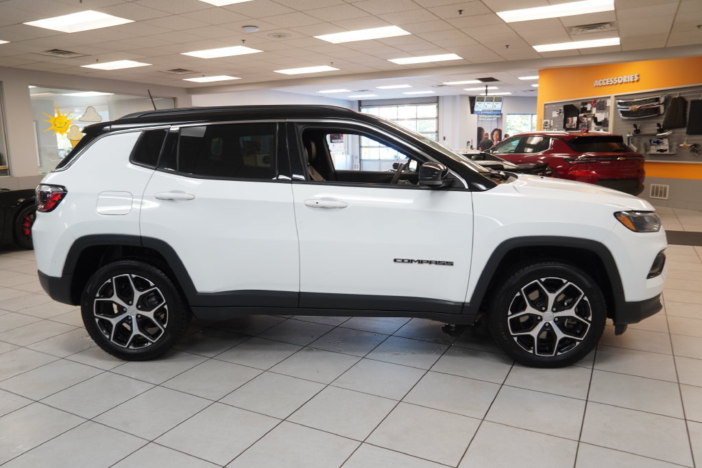 Used 2024 Jeep Compass Limited AWD/4WD image 12