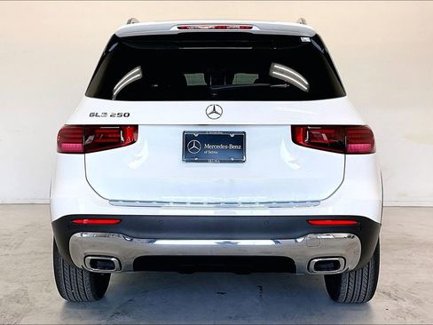 New 2026 Mercedes-Benz GLB 250 image 4