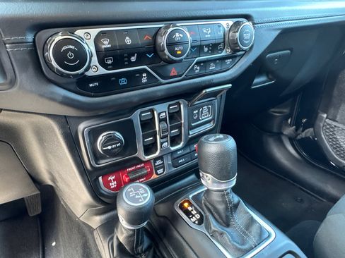 Used 2025 Jeep Wrangler Unlimited Rubicon 4xe w/ Safety Group AWD/4WD image 29
