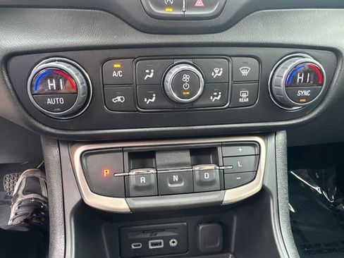 Used 2023 GMC Terrain Denali image 37