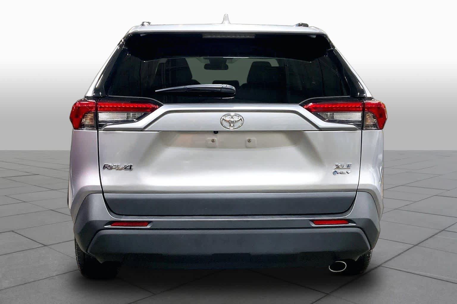 Used 2025 Toyota RAV4 XLE AWD/4WD image 5