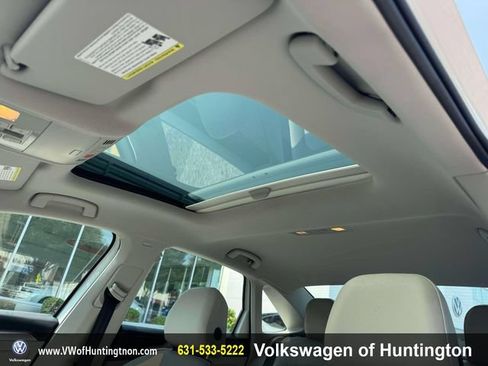 Certified 2023 Volkswagen Jetta SE w/ Panoramic Sunroof Package FWD image 19