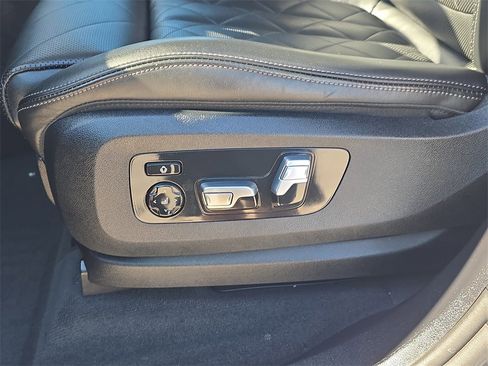 Used 2024 BMW X5 xDrive40i image 25