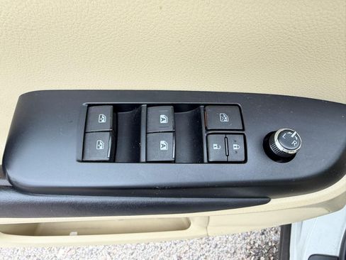Used 2017 Toyota Highlander XLE FWD image 16