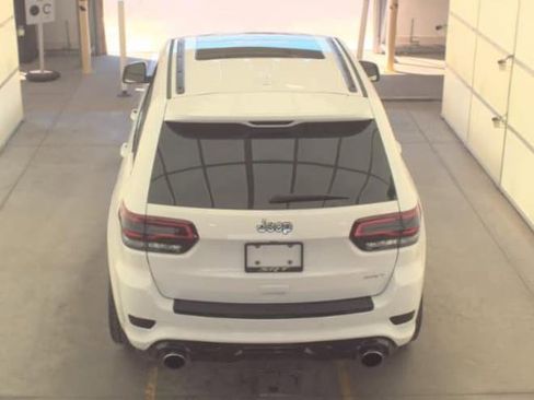 Used 2015 Jeep Grand Cherokee SRT image 5