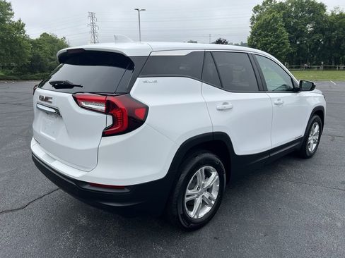 Used 2024 GMC Terrain SLE image 5
