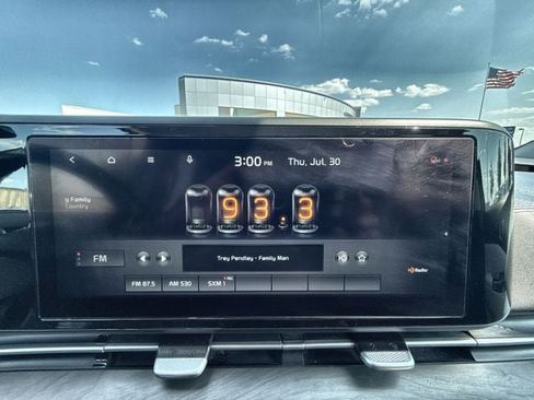 Used 2022 Kia Carnival EX FWD image 16