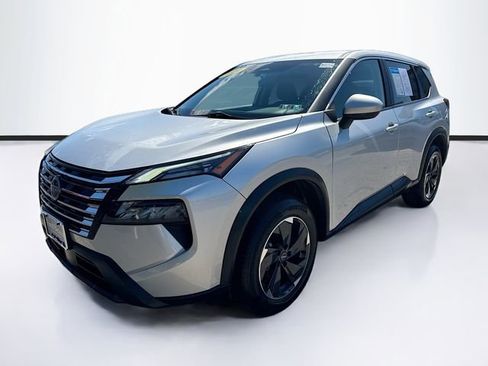 Used 2024 Nissan Rogue SV AWD/4WD image 3