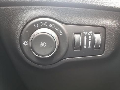 Used 2019 Jeep Compass Latitude AWD/4WD image 29