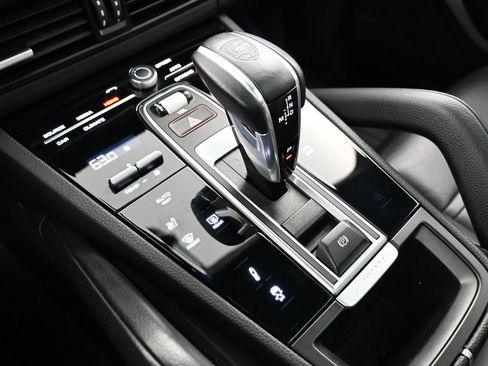 Certified 2023 Porsche Cayenne Platinum Edition image 22