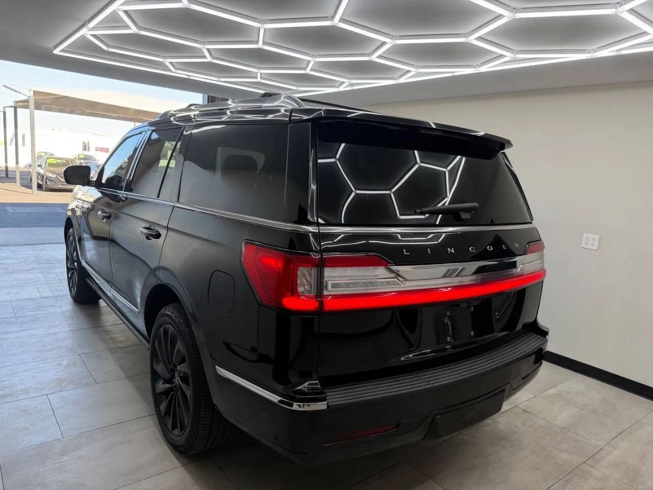 Used 2021 Lincoln Navigator Reserve AWD/4WD image 4