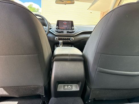 Used 2024 Nissan Altima 2.5 SV FWD image 18