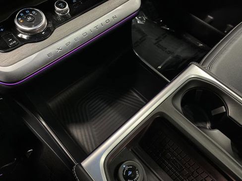 Used 2025 Ford Expedition Max Platinum image 30