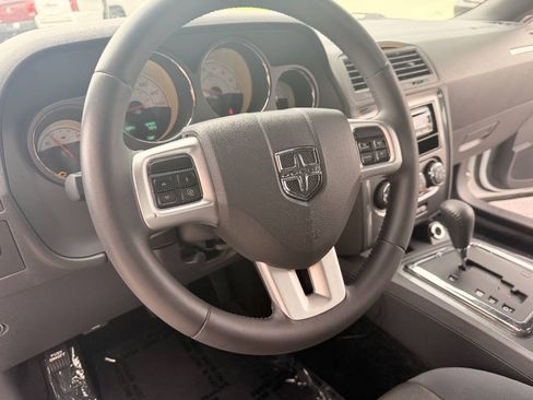Used 2014 Dodge Challenger SXT RWD image 16