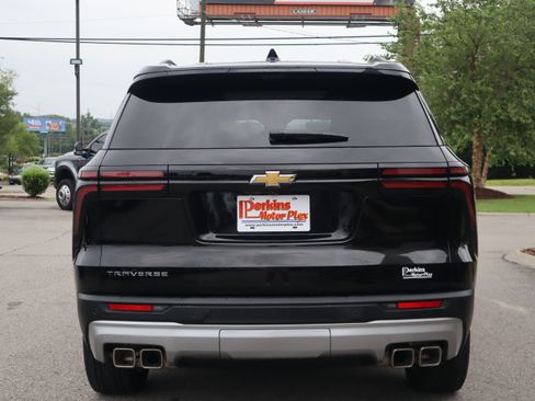 Used 2026 Chevrolet Traverse LT w/ Sun and Wheel Package FWD image 8