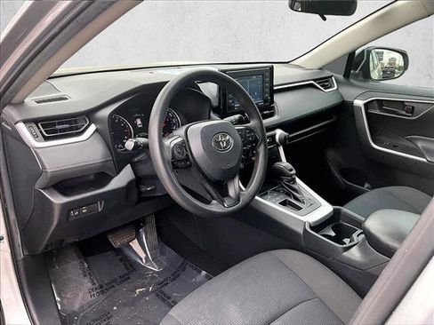 Used 2020 Toyota RAV4 LE image 14