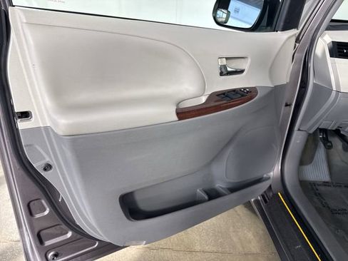 Used 2013 Toyota Sienna XLE image 20