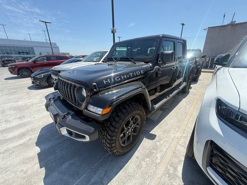 Used 2025 Jeep Gladiator Sport AWD/4WD image 1
