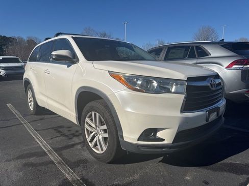 Used 2015 Toyota Highlander Plus image 2