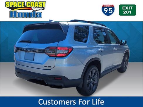 New 2026 Honda Pilot Sport image 3