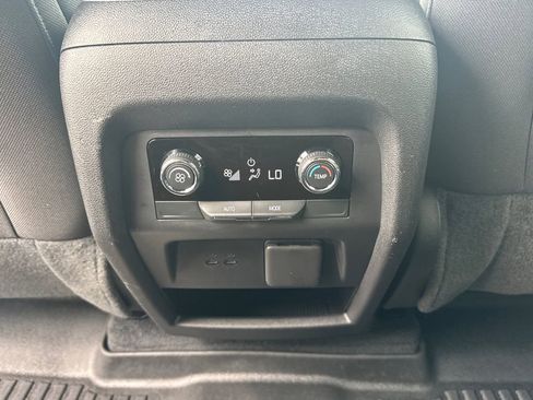 Used 2024 Chevrolet Traverse LT w/ Enhanced Driving Package FWD image 26