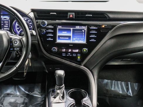 Certified 2020 Toyota Camry SE FWD image 13