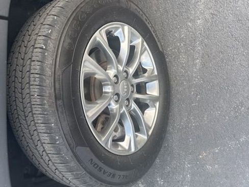 Used 2021 Jeep Cherokee Latitude Lux w/ Sun & Sound Group AWD/4WD image 4