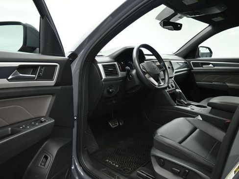 Used 2021 Volkswagen Atlas Cross Sport SE image 8