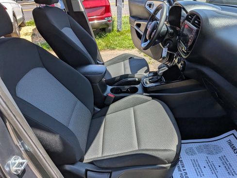 Used 2024 Kia Soul LX w/ Option Group 015 FWD image 31