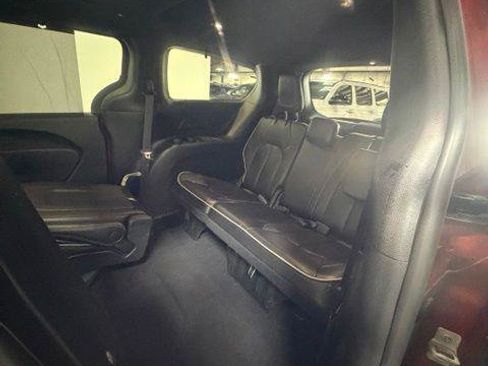 Certified 2025 Chrysler Pacifica Limited FWD image 28