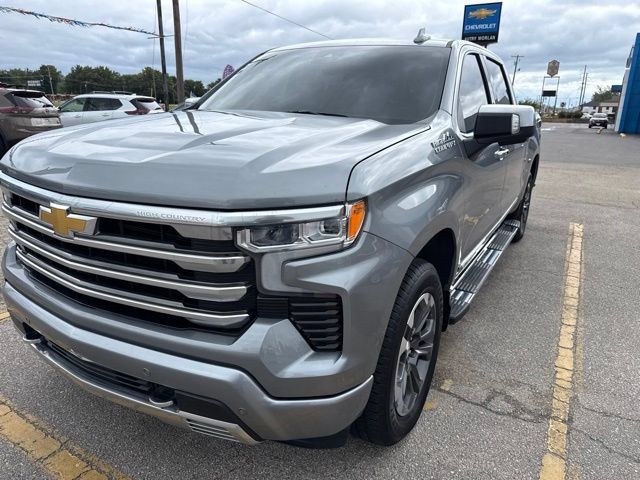 Used 2025 Chevrolet Silverado 1500 High Country RWD image 3