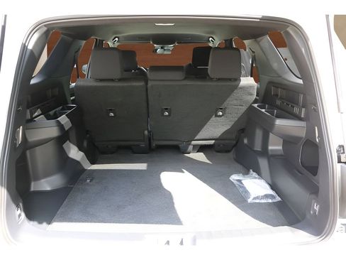 Used 2025 Toyota 4Runner SR5 AWD/4WD image 13