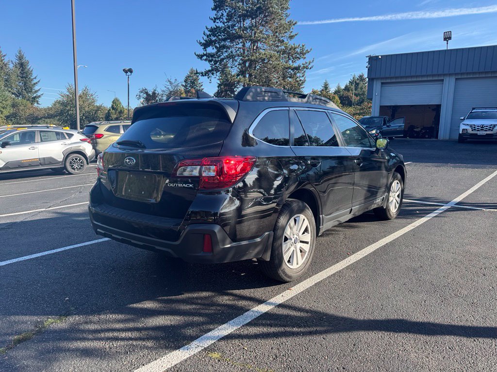 Used 2018 Subaru Outback 2.5i Premium AWD/4WD image 3