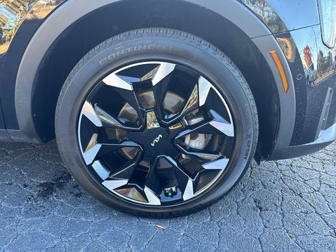 Certified 2024 Kia Sorento SX image 12