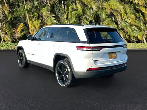 Used 2023 Jeep Grand Cherokee Altitude image 7