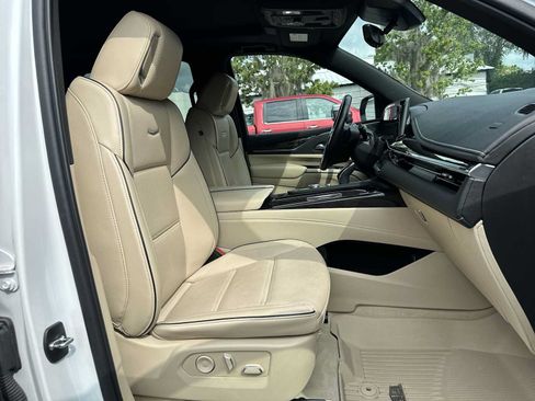 Used 2023 Cadillac Escalade Premium Luxury AWD/4WD image 20